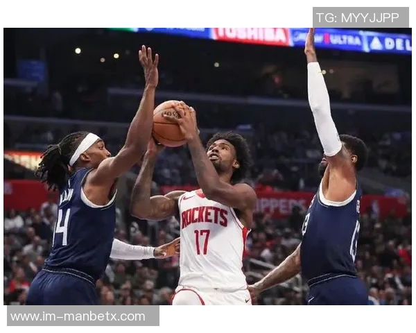 快船半场领先鹈鹕8分哈登贡献16分6助攻祖巴茨与普尔各得14分